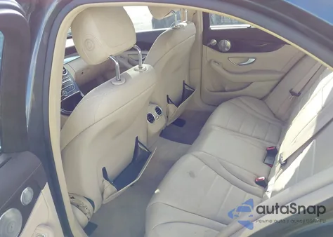 2015 Mercedes-Benz C 300 Luxury 4Matic z USA, uszkodzony, nr VIN 55SWF4KB3FU041584